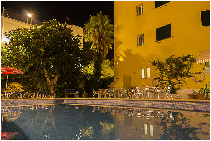 Hostal Valencia San Antonio  Exterior photo
