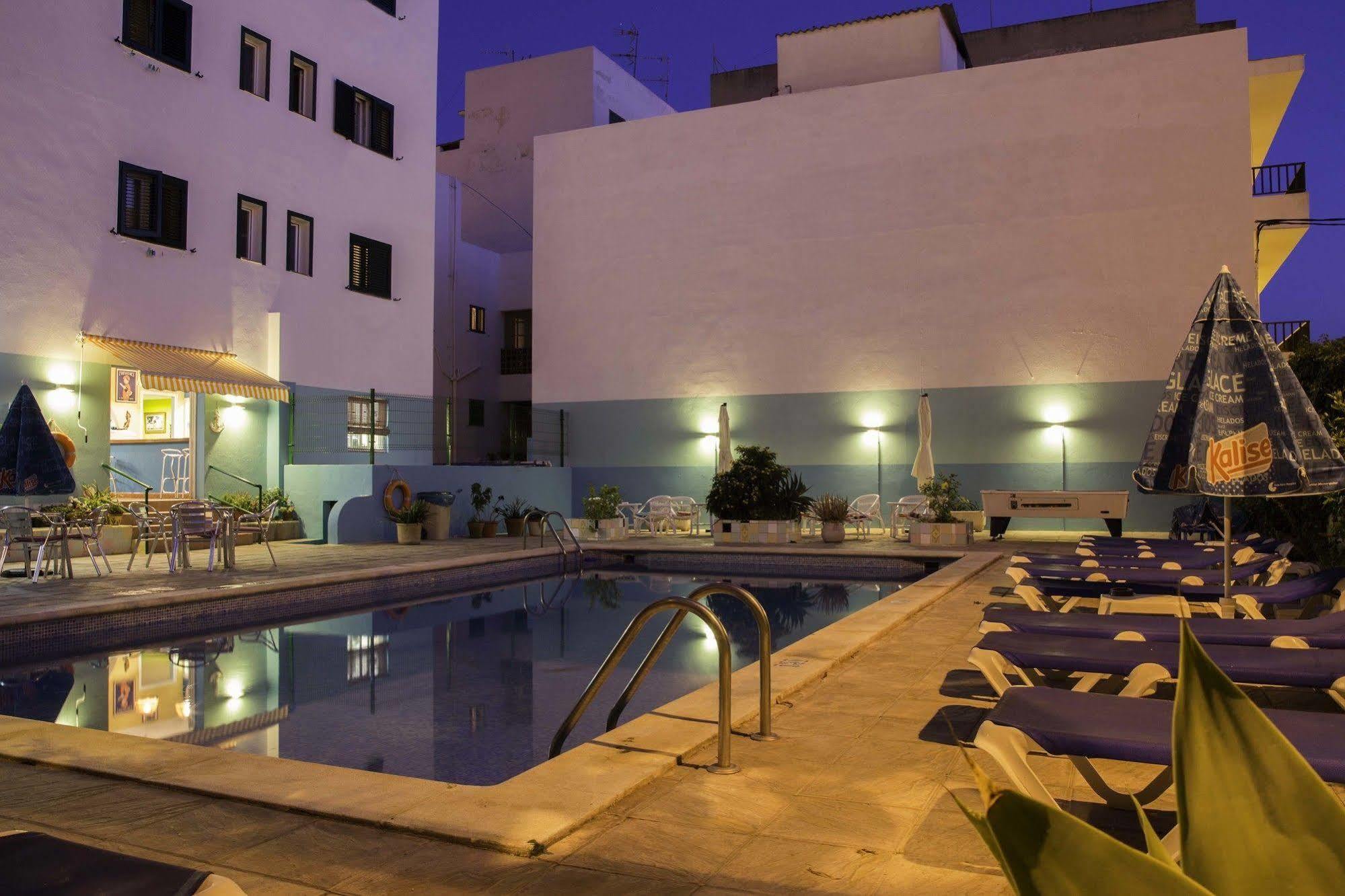 Hostal Valencia San Antonio  Exterior photo